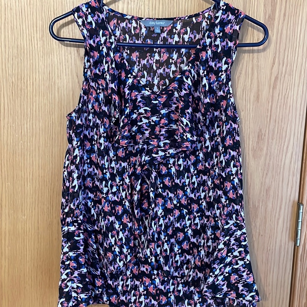 Daisy Fuentes flowy sleeveless shirt